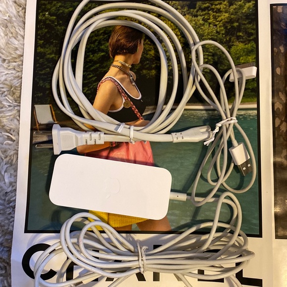 Apple Router AirPort Extreme Base Station Model A1143 - Picture 11 of 13